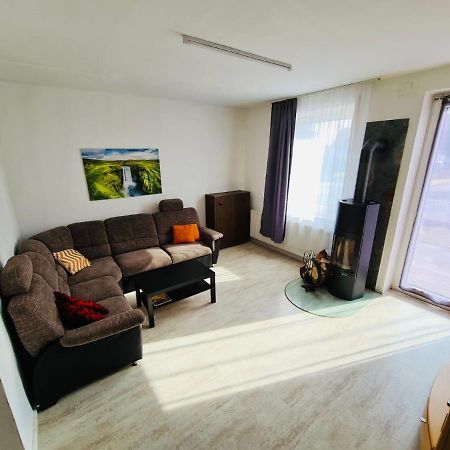 Grossartige 3 Zimmer Ferienwohnung Mit Kamin Und Garten Fuer 1-6 Personen Kaufbeuren Exterior foto