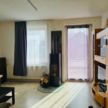 Grossartige 3 Zimmer Ferienwohnung Mit Kamin Und Garten Fuer 1-6 Personen Kaufbeuren Exterior foto
